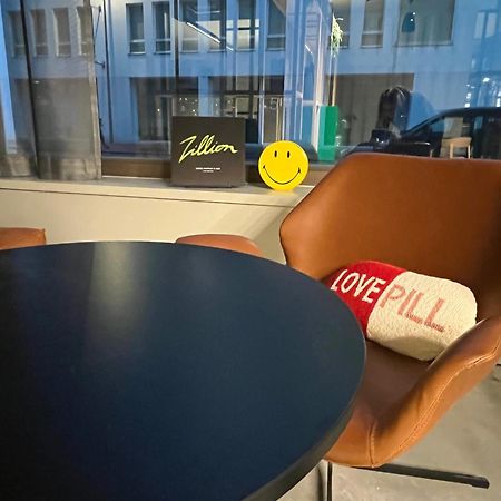 ホテル Moxy アントウェルペン エクステリア 写真