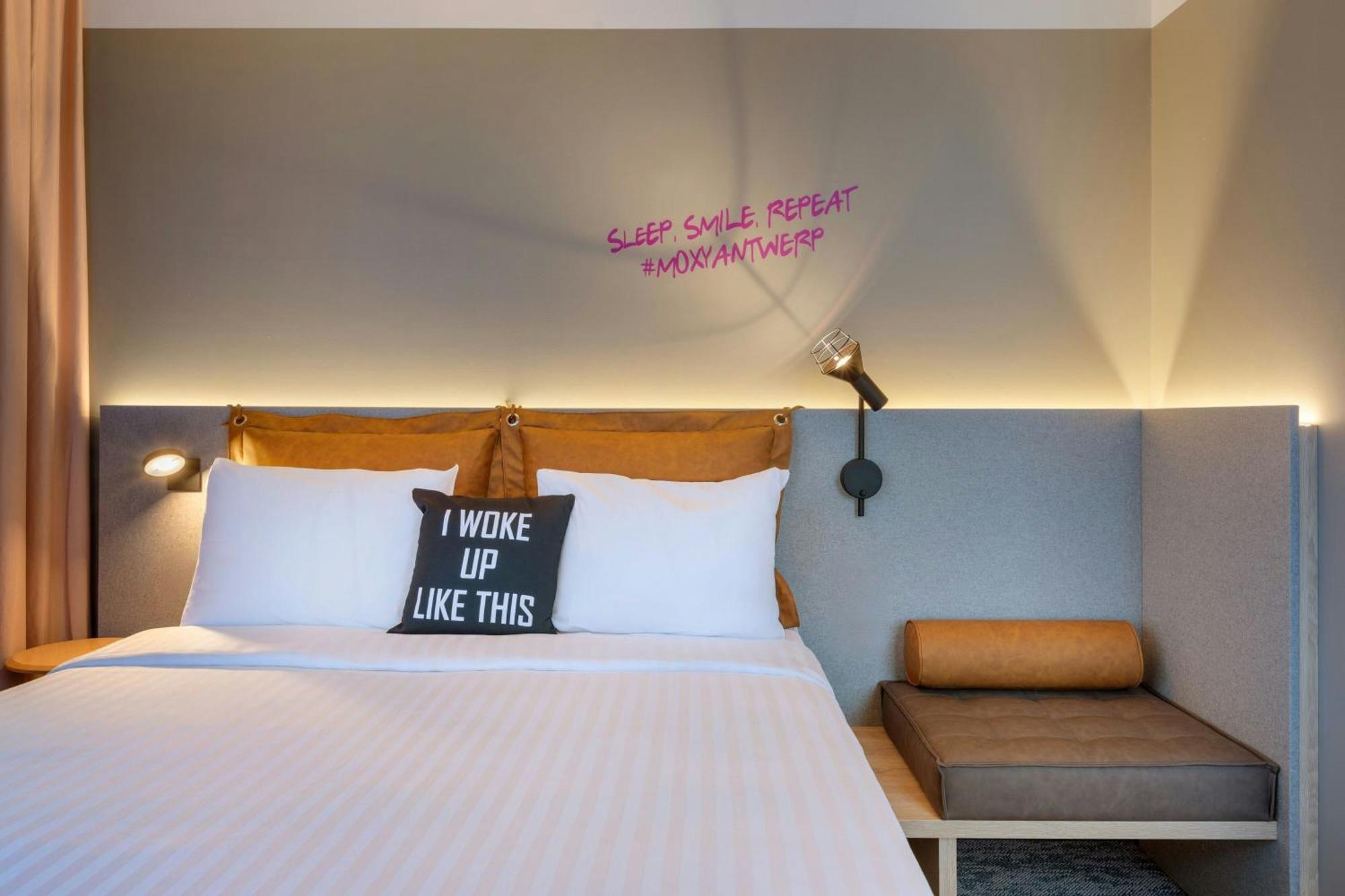ホテル Moxy アントウェルペン エクステリア 写真