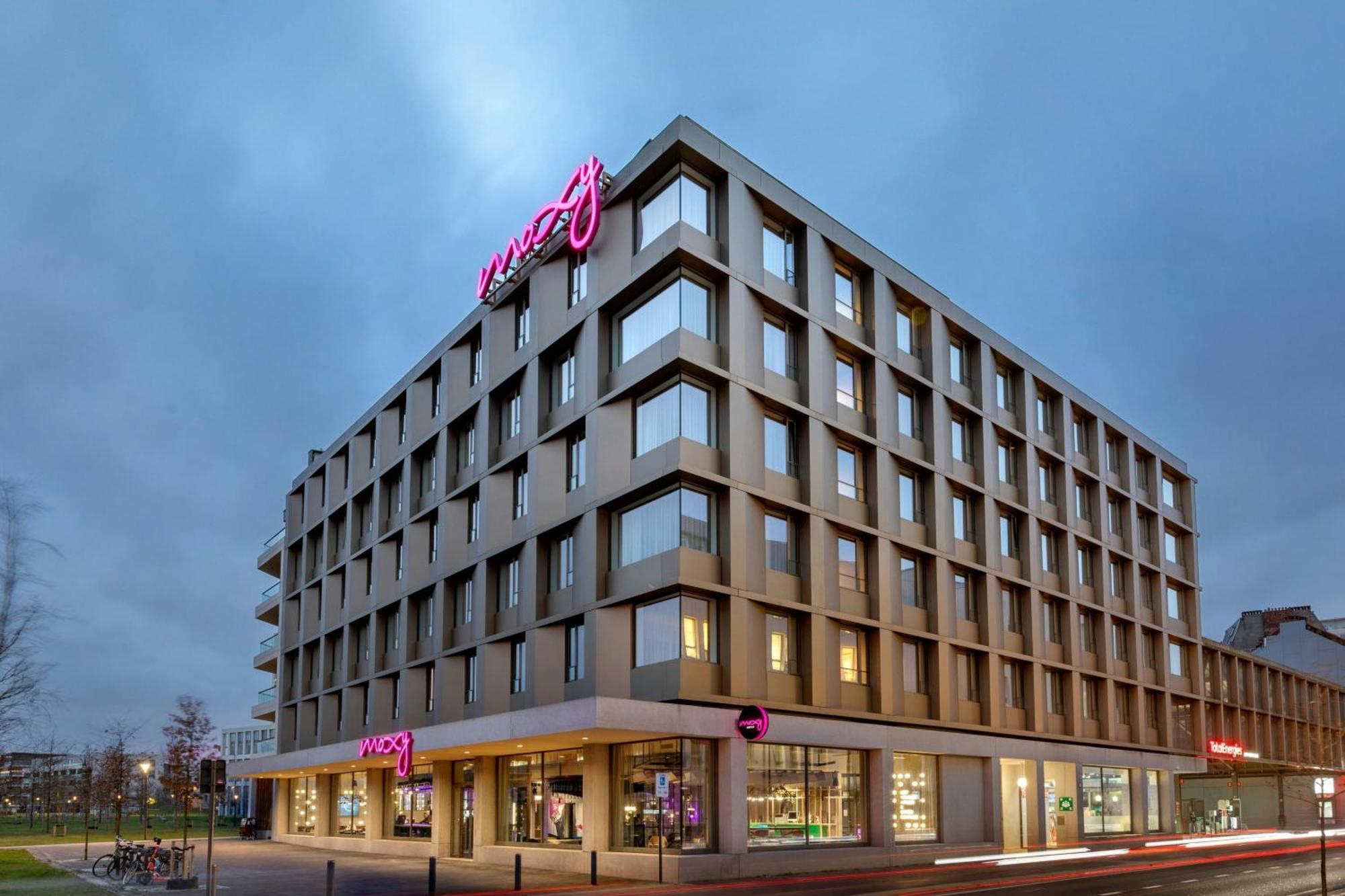 ホテル Moxy アントウェルペン エクステリア 写真