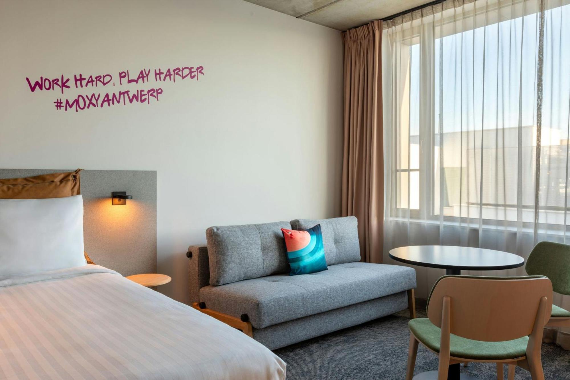 ホテル Moxy アントウェルペン エクステリア 写真